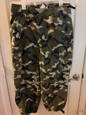 Camo Cargo Jogger Pants NWT WOMAN Large